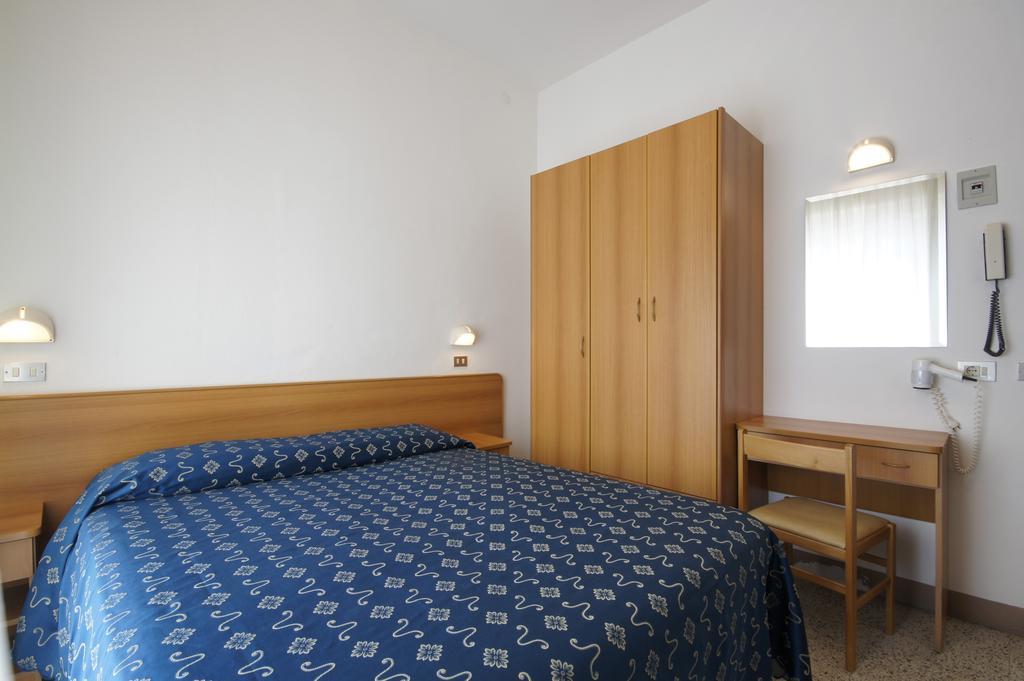 Hotel Fattori Cesenatico Cameră foto